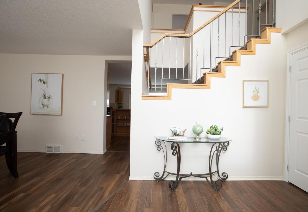 Elegant 6 Bedroom House Near U Of Manitoba Winnipeg Exterior photo