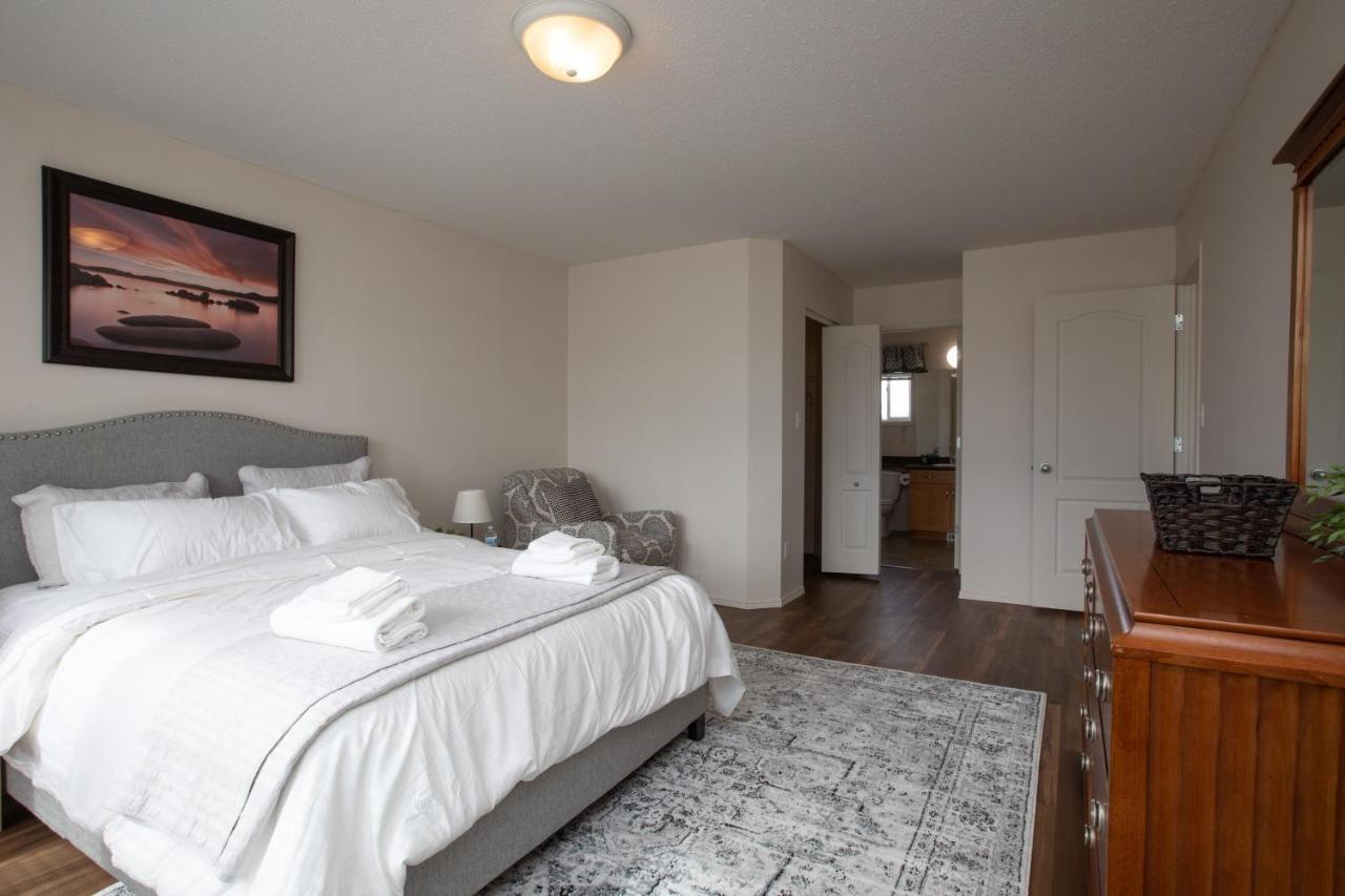 Elegant 6 Bedroom House Near U Of Manitoba Winnipeg Exterior photo